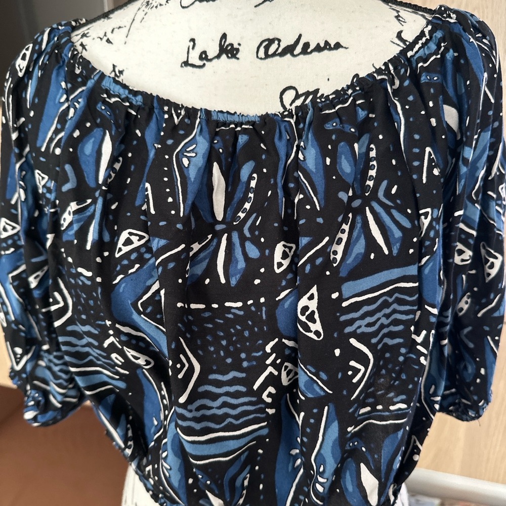 NWT-CROP TOP BLUE & BLACK.SIZE XL - Picture 2 of 6